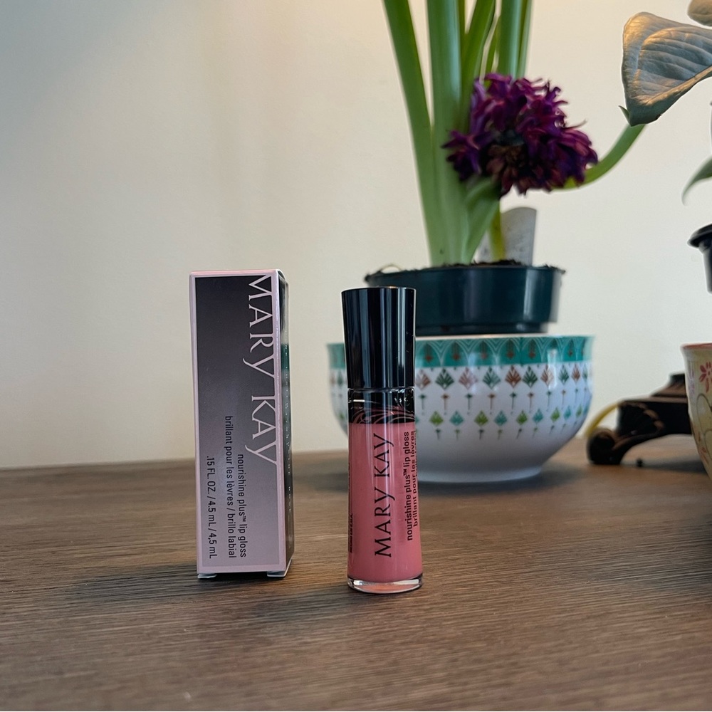 NouriShine Plus Lip Gloss - Sun Blossoms